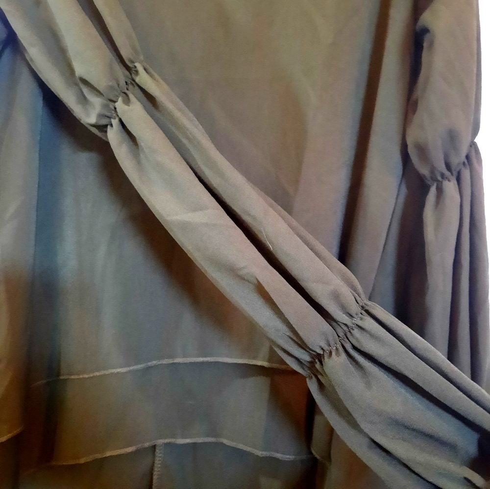 High/Low Top - Picture 2 of 3